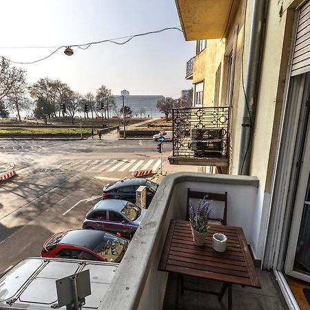 Bright & Spacious Riverside Apartment With Balcony Budapest Bagian luar foto