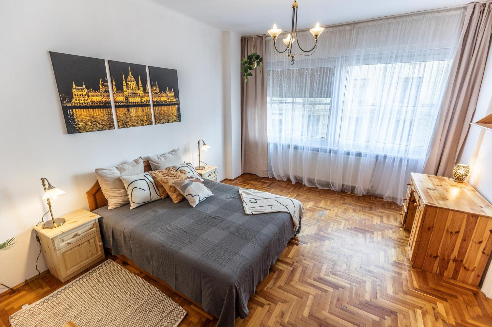 Bright & Spacious Riverside Apartment With Balcony Budapest Bagian luar foto