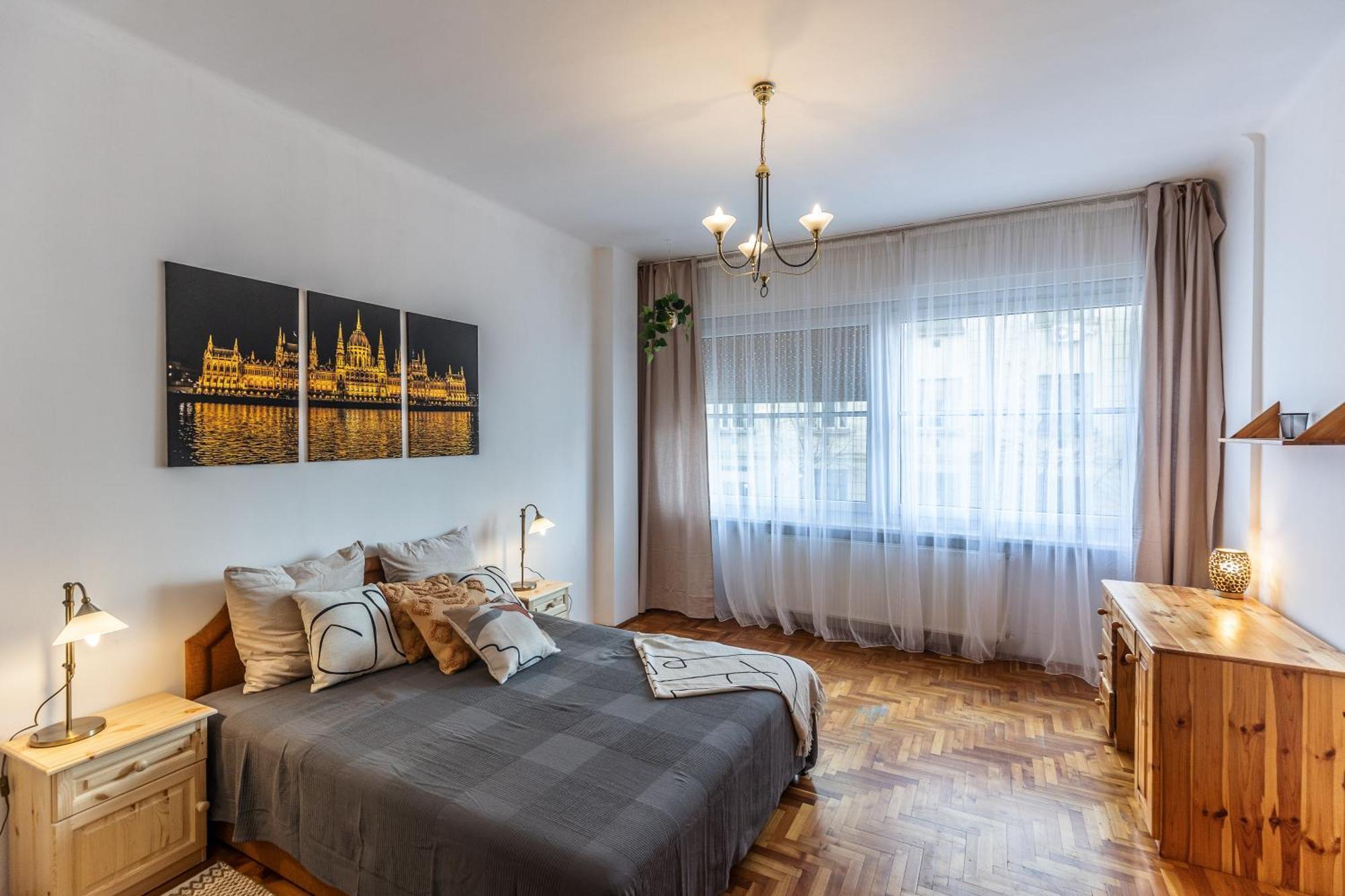 Bright & Spacious Riverside Apartment With Balcony Budapest Bagian luar foto