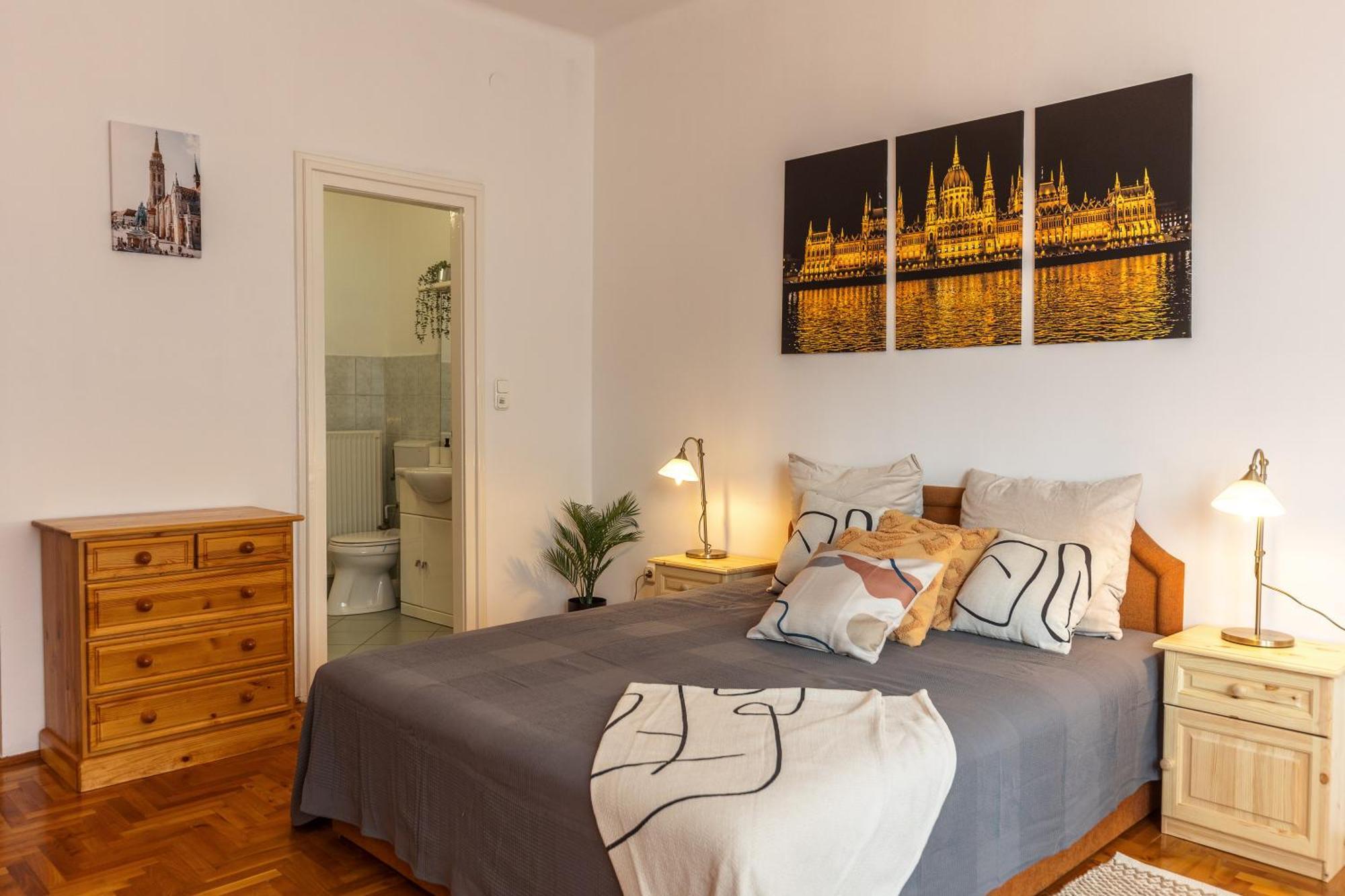 Bright & Spacious Riverside Apartment With Balcony Budapest Bagian luar foto