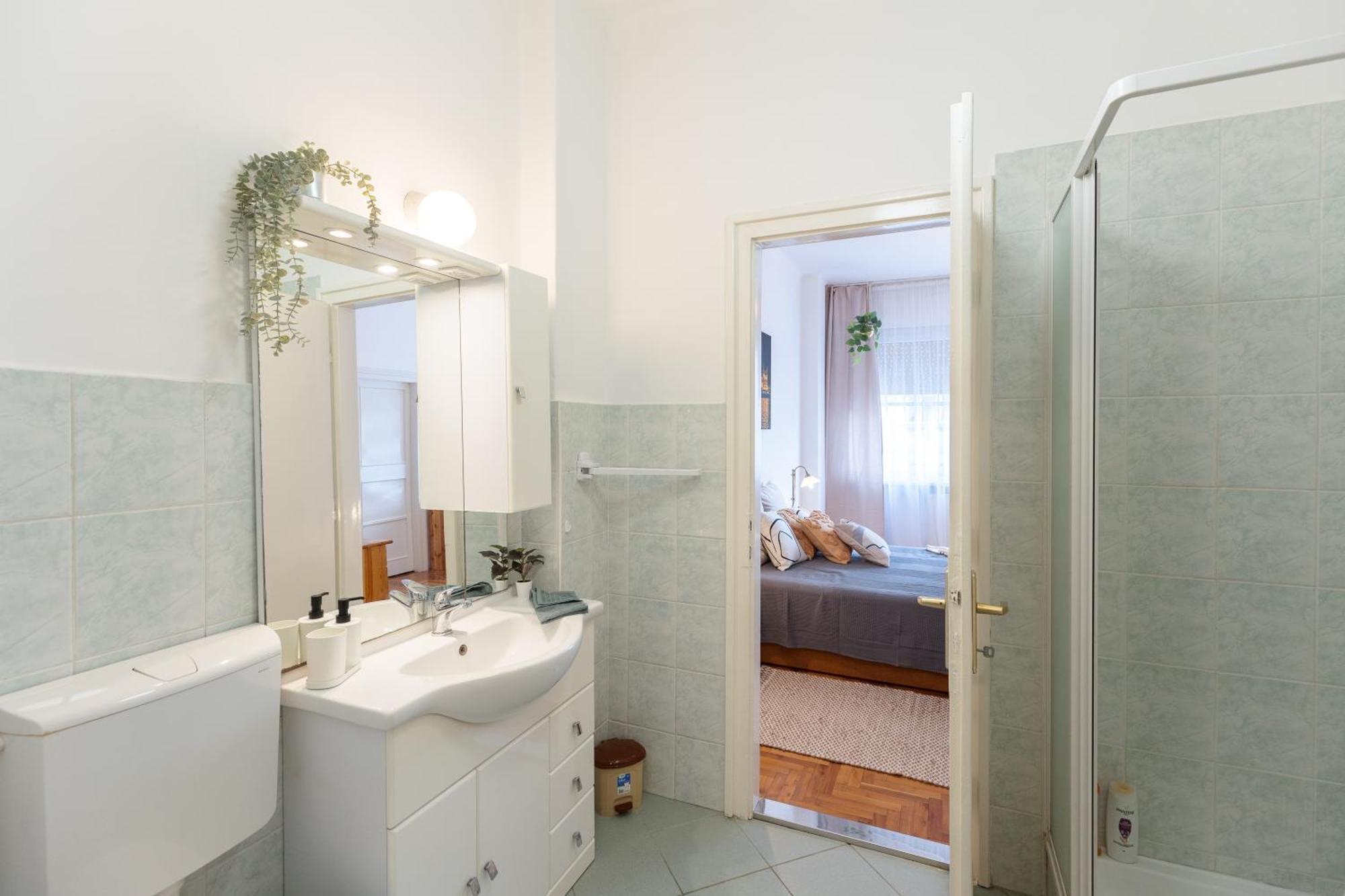 Bright & Spacious Riverside Apartment With Balcony Budapest Bagian luar foto