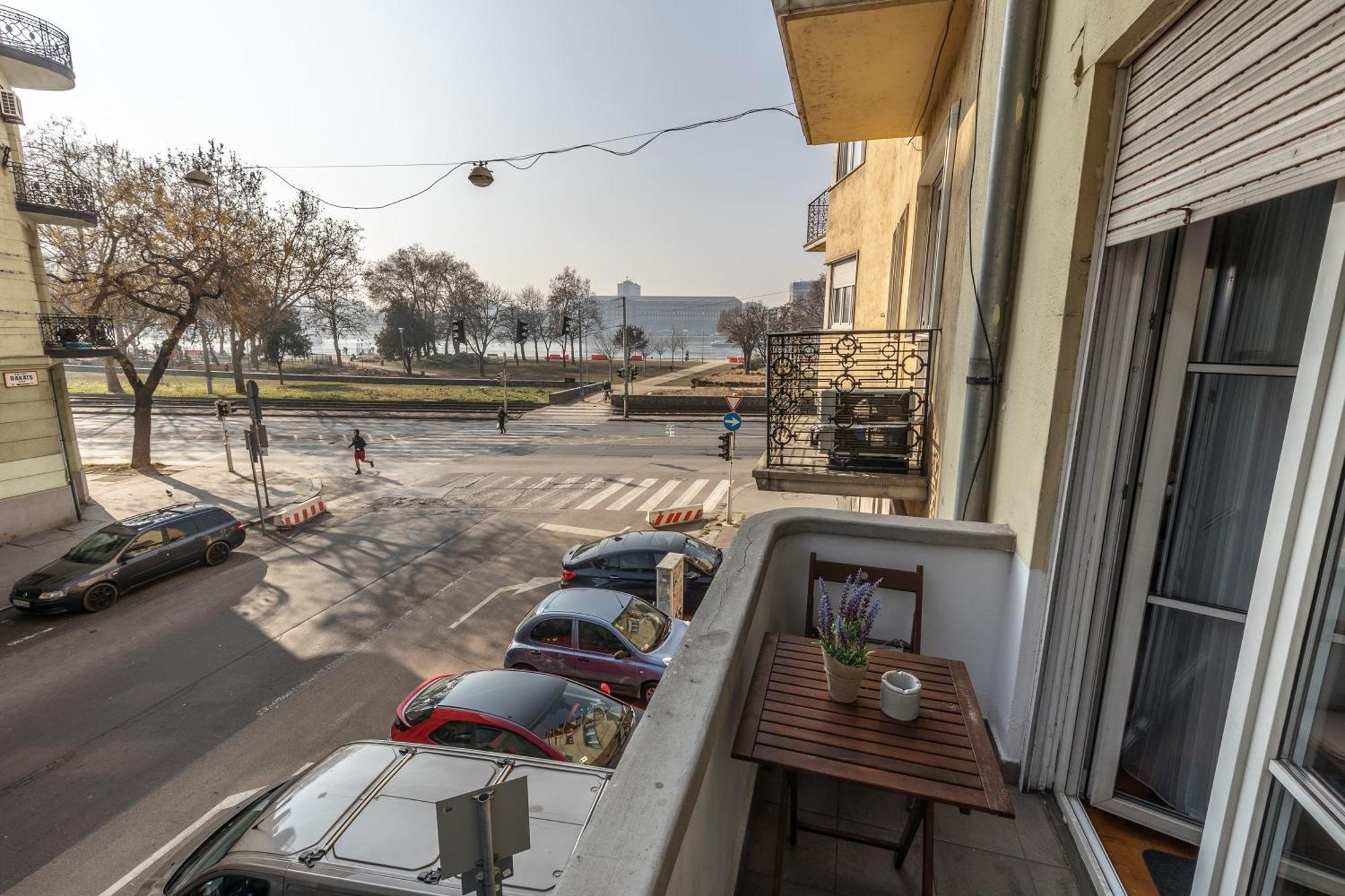 Bright & Spacious Riverside Apartment With Balcony Budapest Bagian luar foto