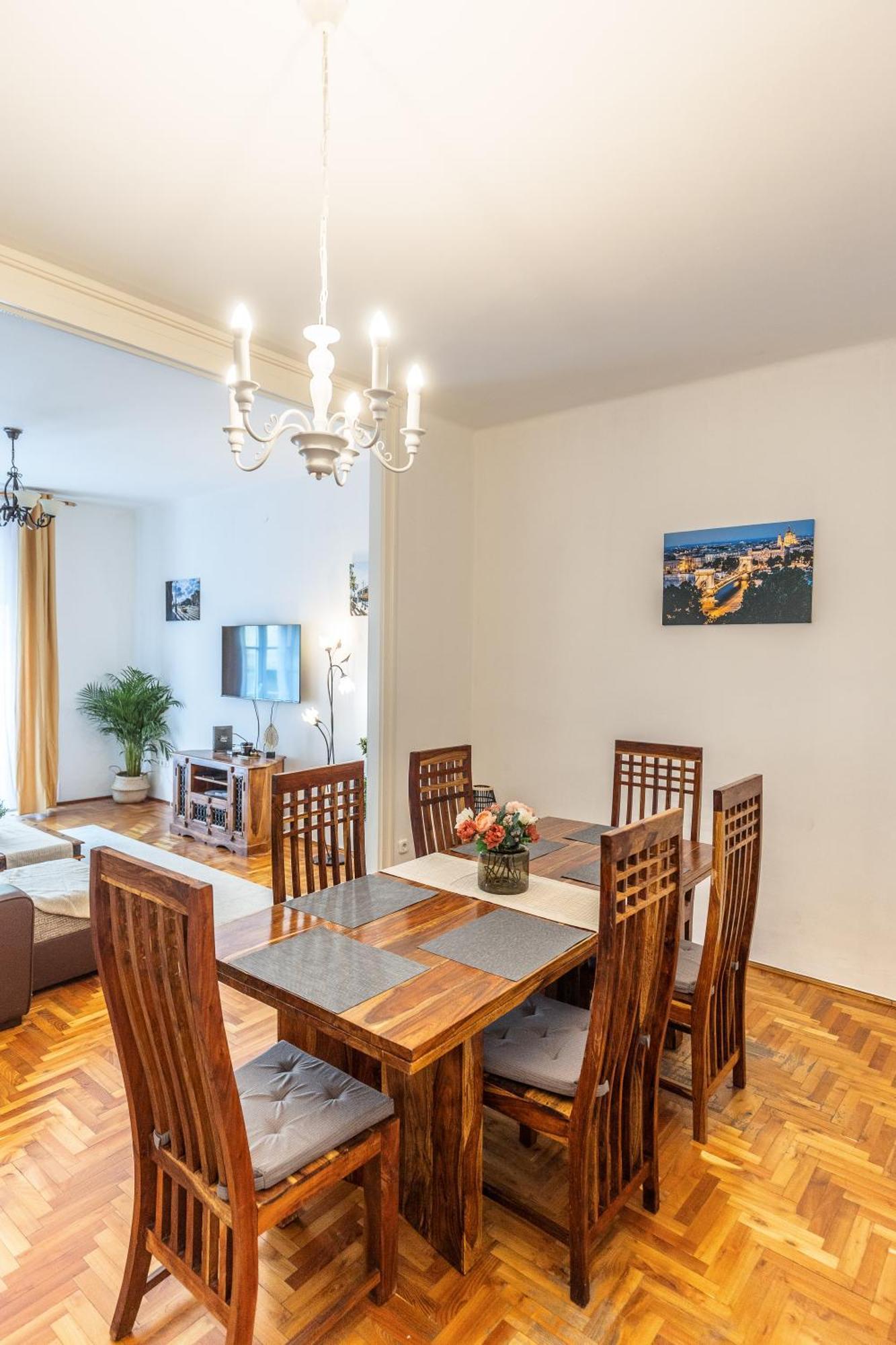 Bright & Spacious Riverside Apartment With Balcony Budapest Bagian luar foto